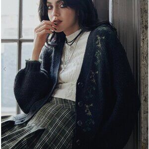 DISTURBIA Dawsonia Embroidered Knit Button Down Crop Cardigan Black M